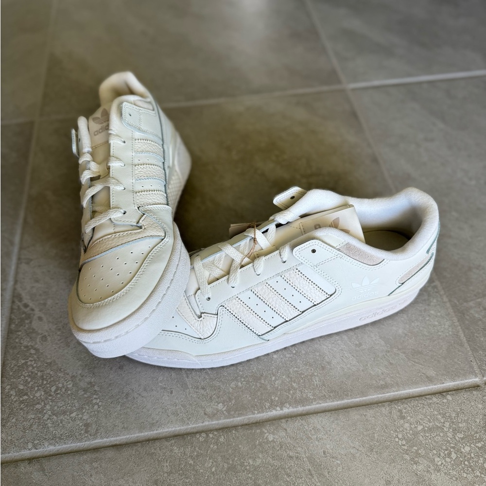 BLOWOUT DEAL!!! Adidas Forum Low CL 13M